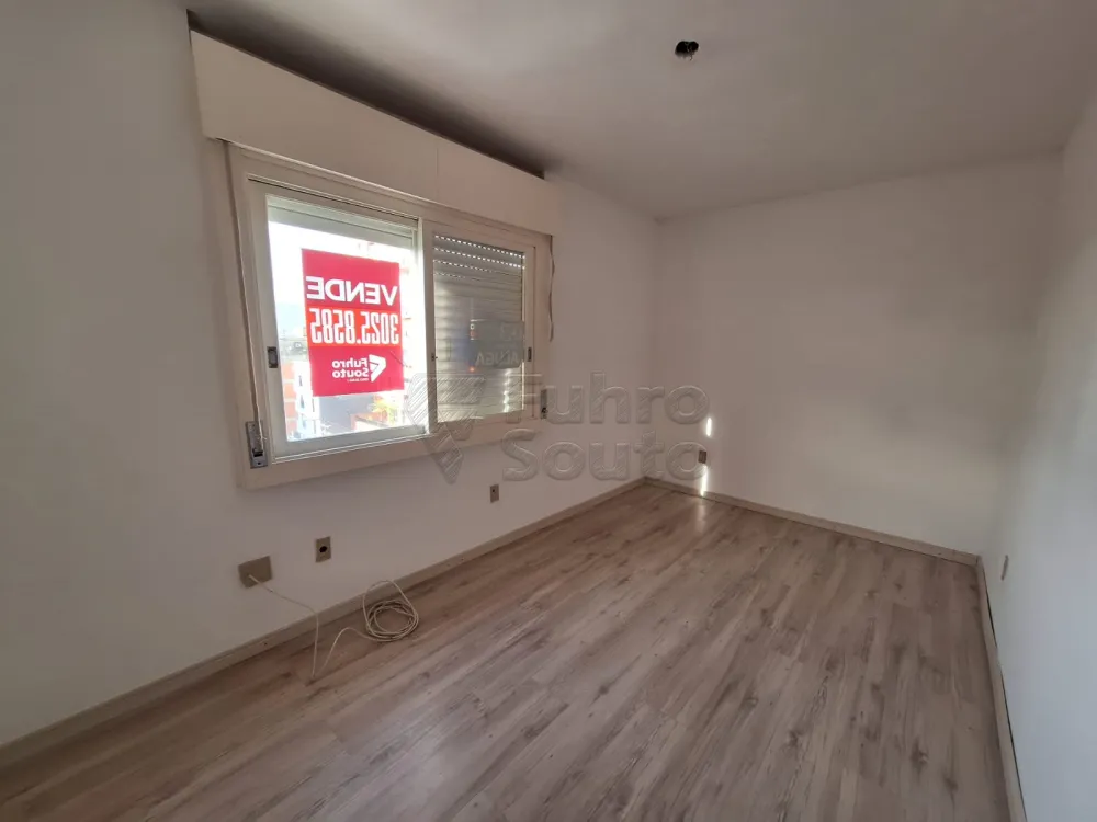 Comprar Apartamento / Padr&atilde;o em Pelotas R$ 190.000,00 - Foto 3