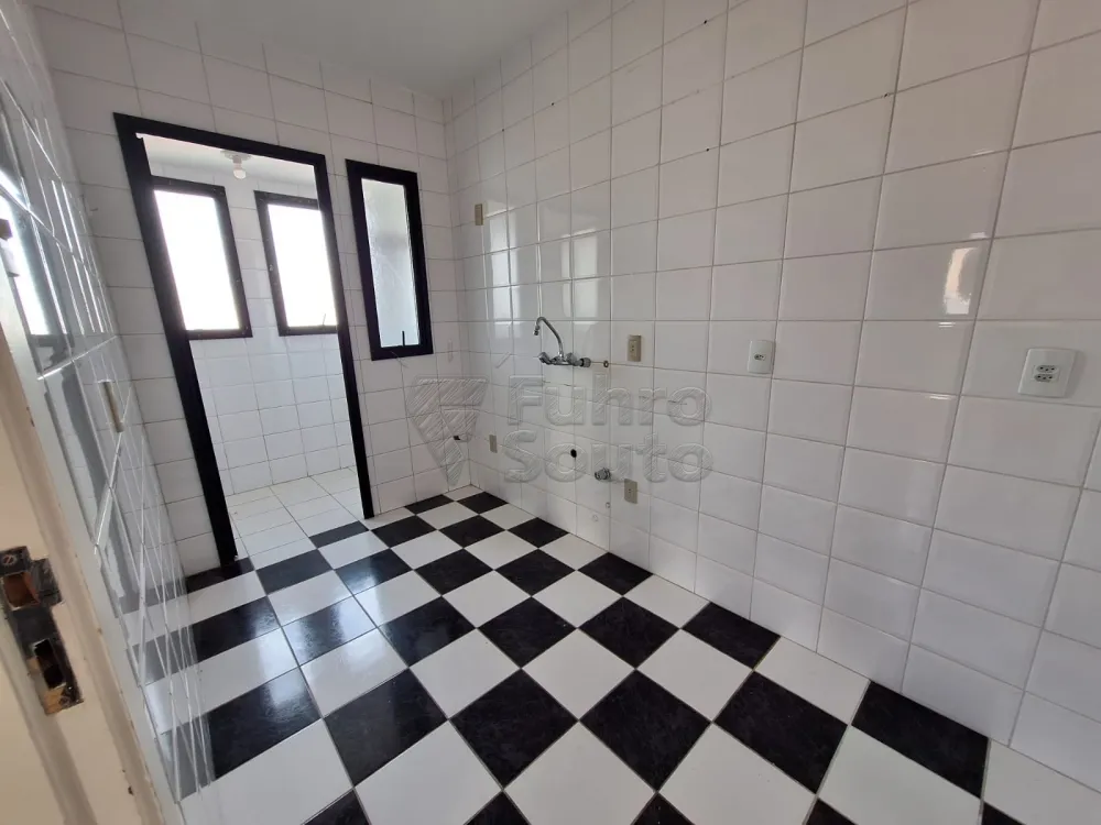 Comprar Apartamento / Padr&atilde;o em Pelotas R$ 190.000,00 - Foto 2