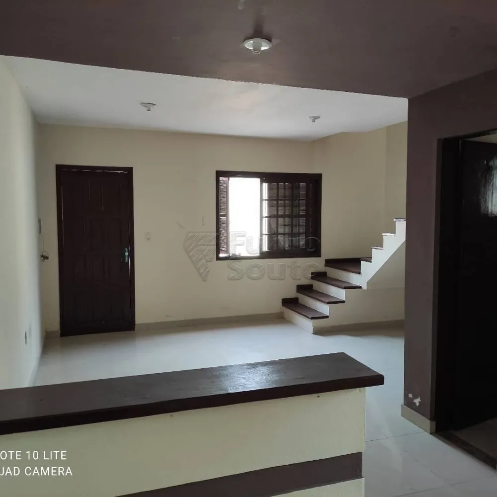 Comprar Casa / Padr&atilde;o em Pelotas R$ 215.000,00 - Foto 1