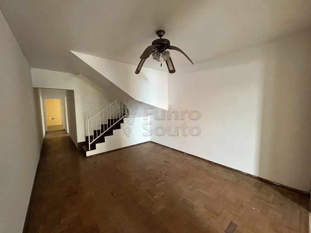 Comprar Casa / Padr&atilde;o em Pelotas R$ 424.000,00 - Foto 1