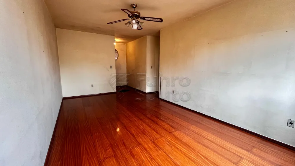 Comprar Apartamento / Padr&atilde;o em Pelotas R$ 250.000,00 - Foto 2