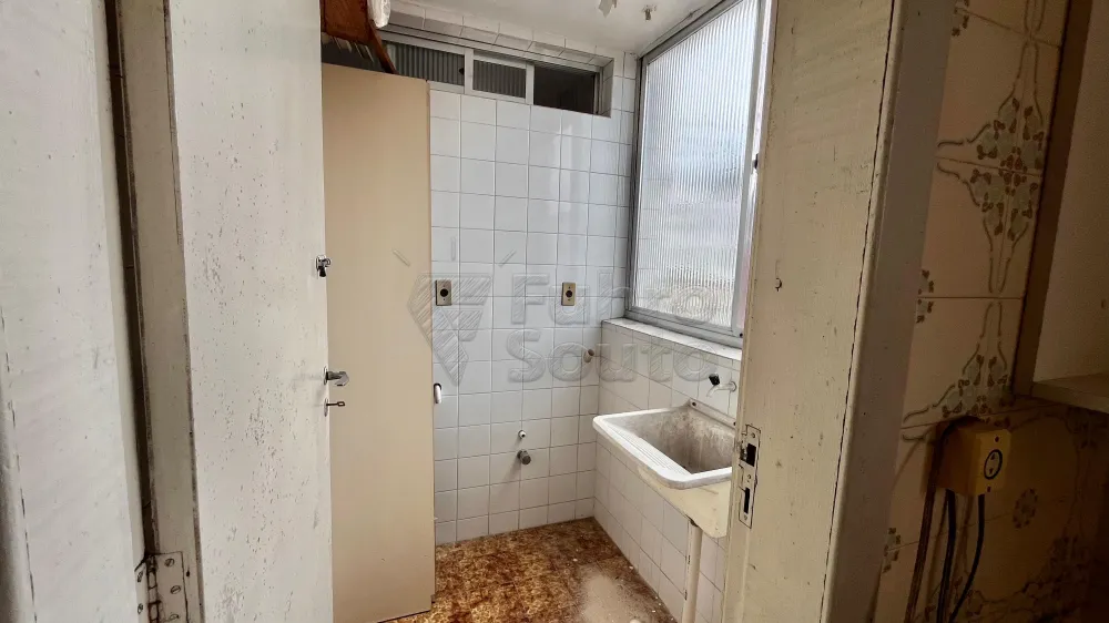 Comprar Apartamento / Padr&atilde;o em Pelotas R$ 250.000,00 - Foto 6