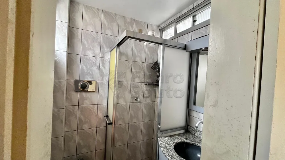 Comprar Apartamento / Padr&atilde;o em Pelotas R$ 250.000,00 - Foto 5