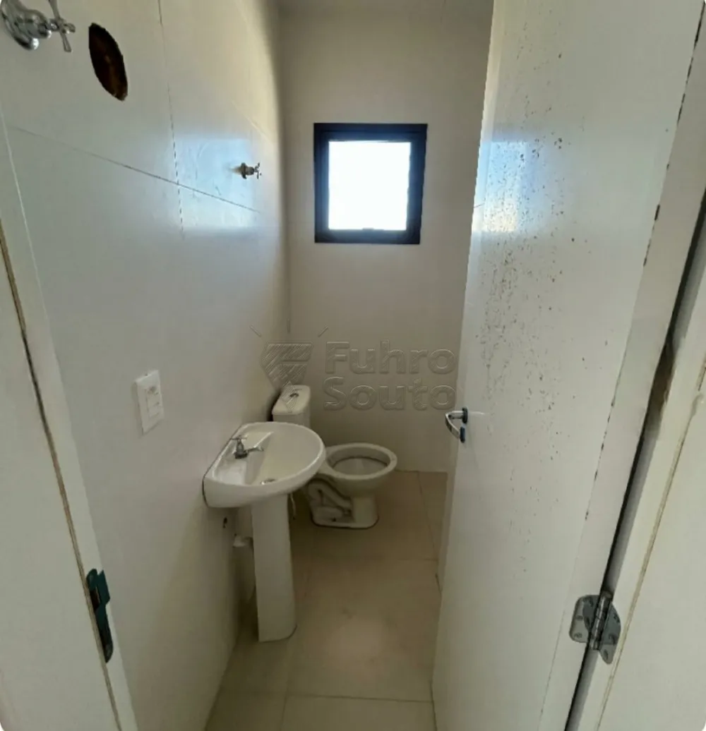 Comprar Casa / Padr&atilde;o em Pelotas R$ 420.000,00 - Foto 4