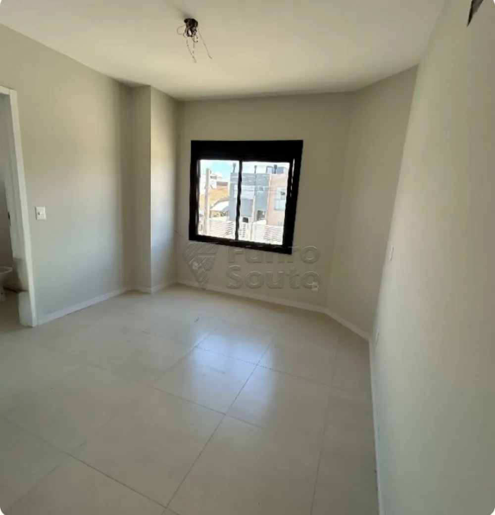 Comprar Casa / Padr&atilde;o em Pelotas R$ 420.000,00 - Foto 2