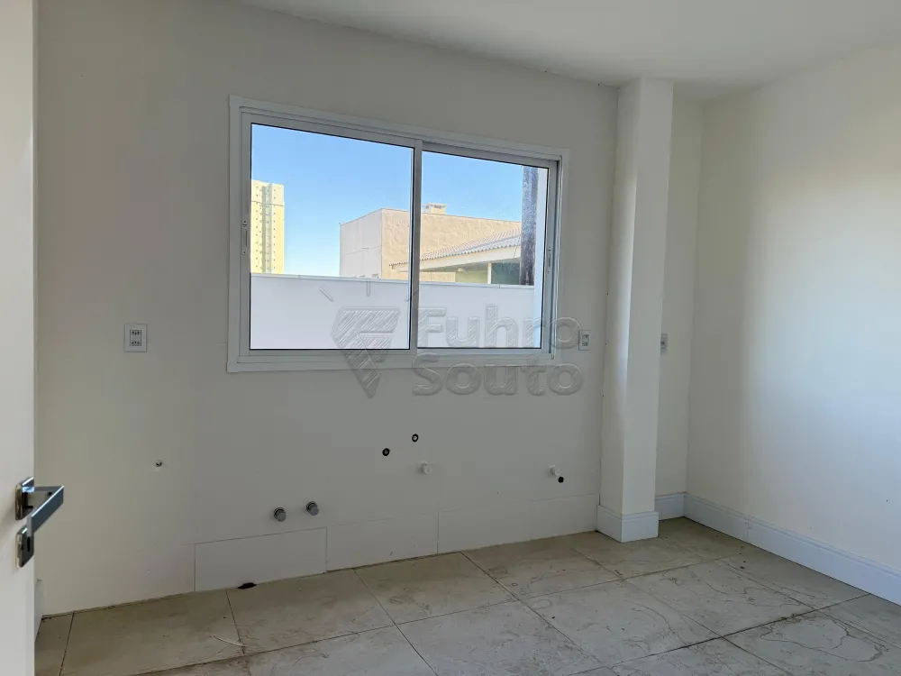 Comprar Apartamento / Padr&atilde;o em Pelotas R$ 690.000,00 - Foto 3