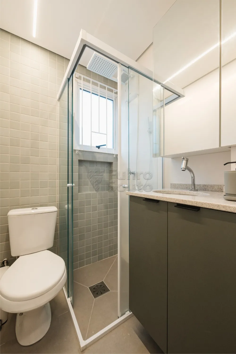 Comprar Apartamento / Padr&atilde;o em Pelotas R$ 290.000,00 - Foto 4