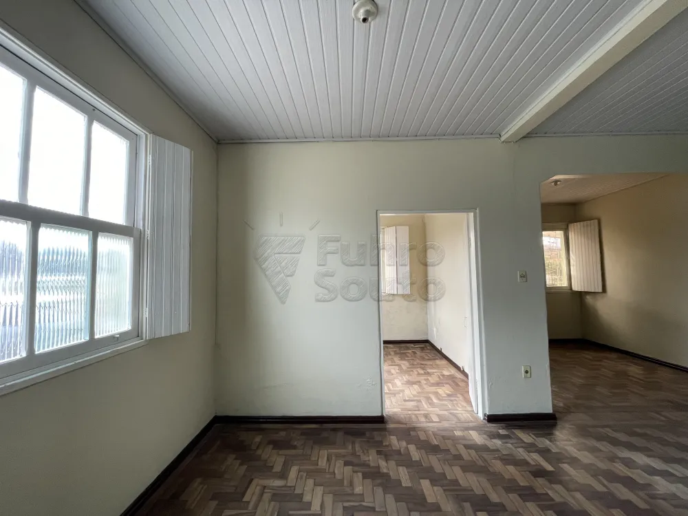 Comprar Casa / Padr&atilde;o em Pelotas R$ 650.000,00 - Foto 6