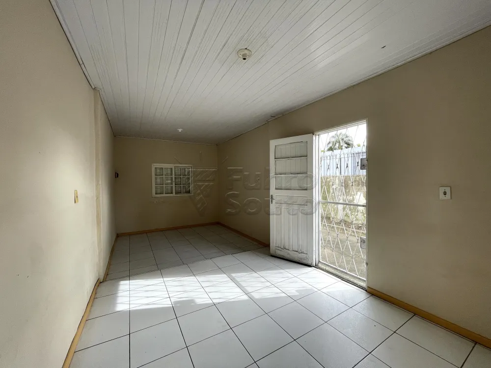 Comprar Casa / Padr&atilde;o em Pelotas R$ 650.000,00 - Foto 3