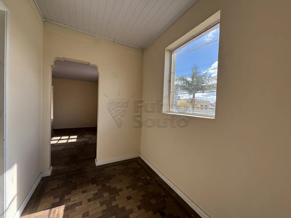 Comprar Apartamento / Fora de Condom&iacute;nio em Pelotas R$ 180.000,00 - Foto 2