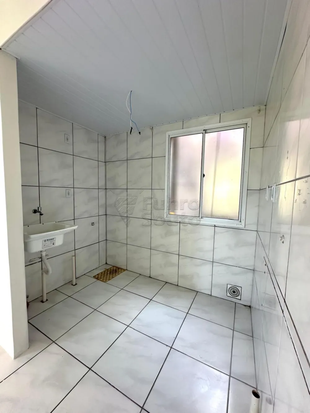 Comprar Apartamento / Padr&atilde;o em Pelotas R$ 150.000,00 - Foto 2