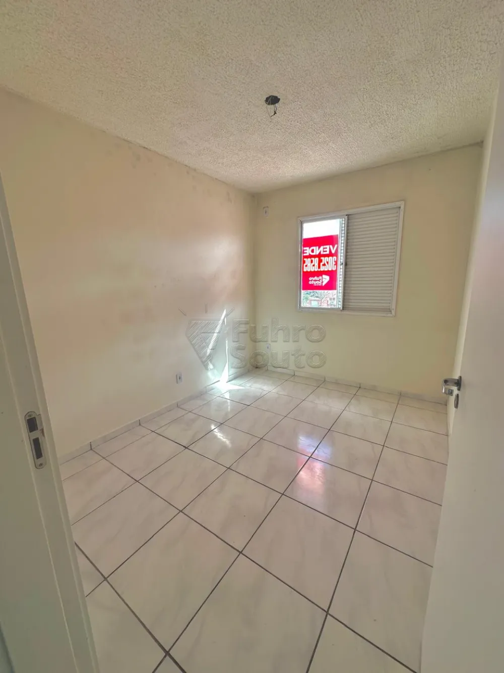 Comprar Apartamento / Padr&atilde;o em Pelotas R$ 150.000,00 - Foto 4