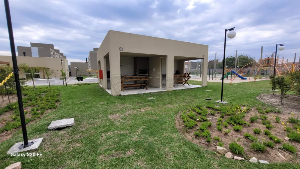 Comprar Apartamento / Padr&atilde;o em Pelotas R$ 235.000,00 - Foto 8