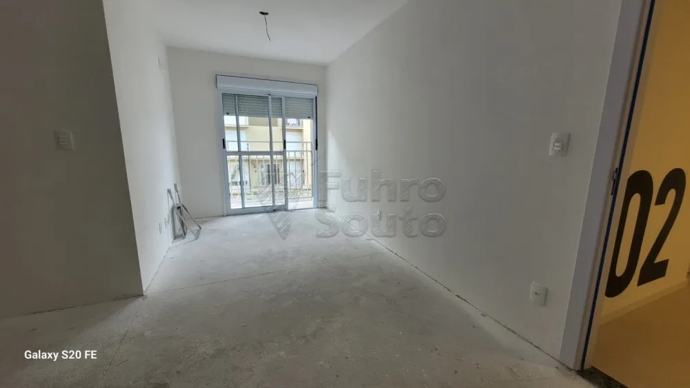Comprar Apartamento / Padr&atilde;o em Pelotas R$ 235.000,00 - Foto 2