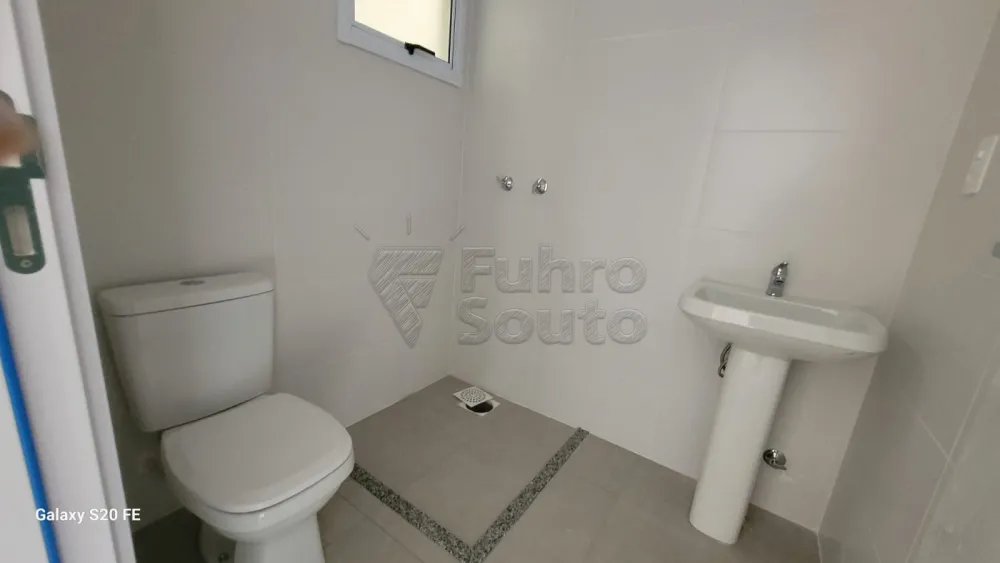 Comprar Apartamento / Padr&atilde;o em Pelotas R$ 235.000,00 - Foto 5