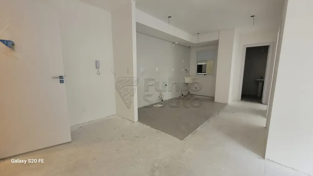 Comprar Apartamento / Padr&atilde;o em Pelotas R$ 235.000,00 - Foto 1
