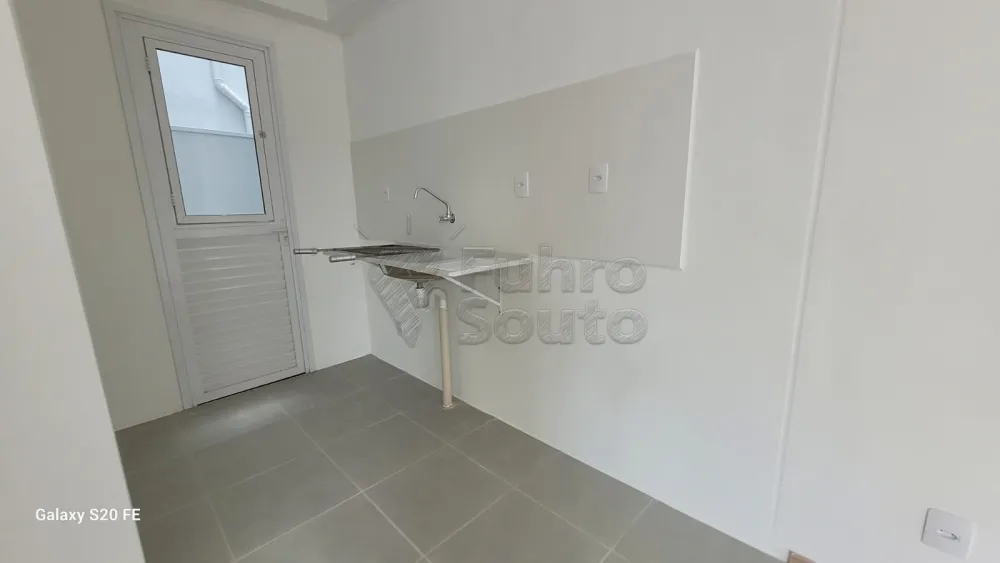 Comprar Apartamento / Padr&atilde;o em Pelotas R$ 225.000,00 - Foto 2