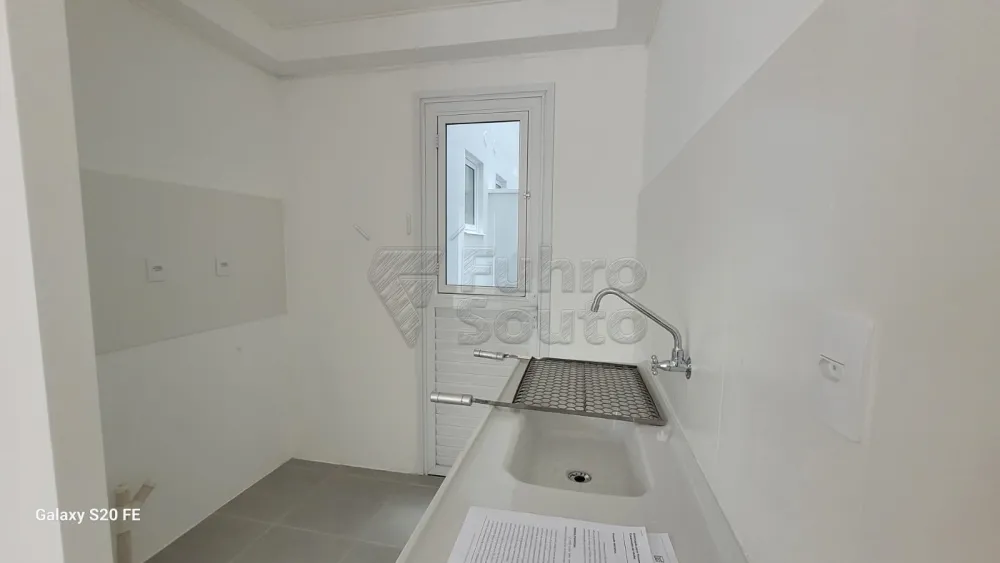 Comprar Apartamento / Padr&atilde;o em Pelotas R$ 225.000,00 - Foto 3