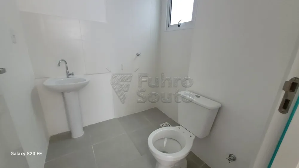 Comprar Apartamento / Padr&atilde;o em Pelotas R$ 225.000,00 - Foto 4