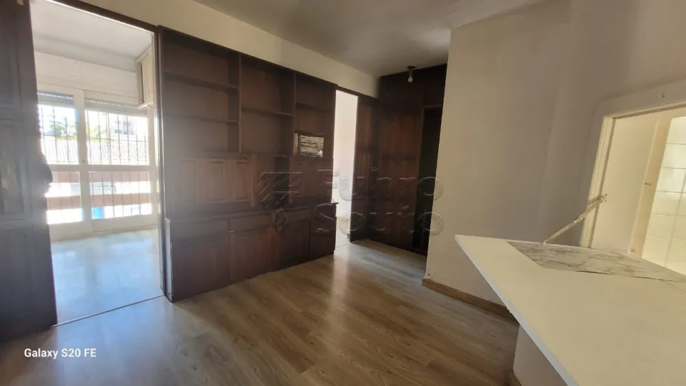 Comprar Apartamento / Padr&atilde;o em Pelotas R$ 220.000,00 - Foto 1