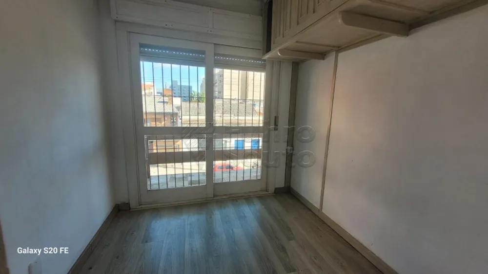 Comprar Apartamento / Padr&atilde;o em Pelotas R$ 220.000,00 - Foto 6