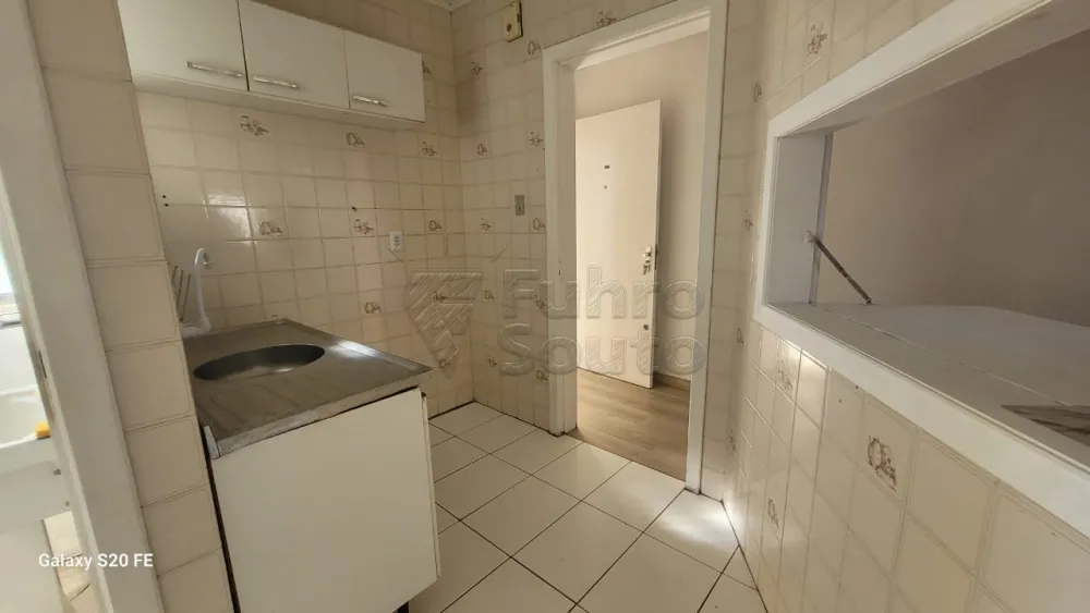 Comprar Apartamento / Padr&atilde;o em Pelotas R$ 220.000,00 - Foto 4