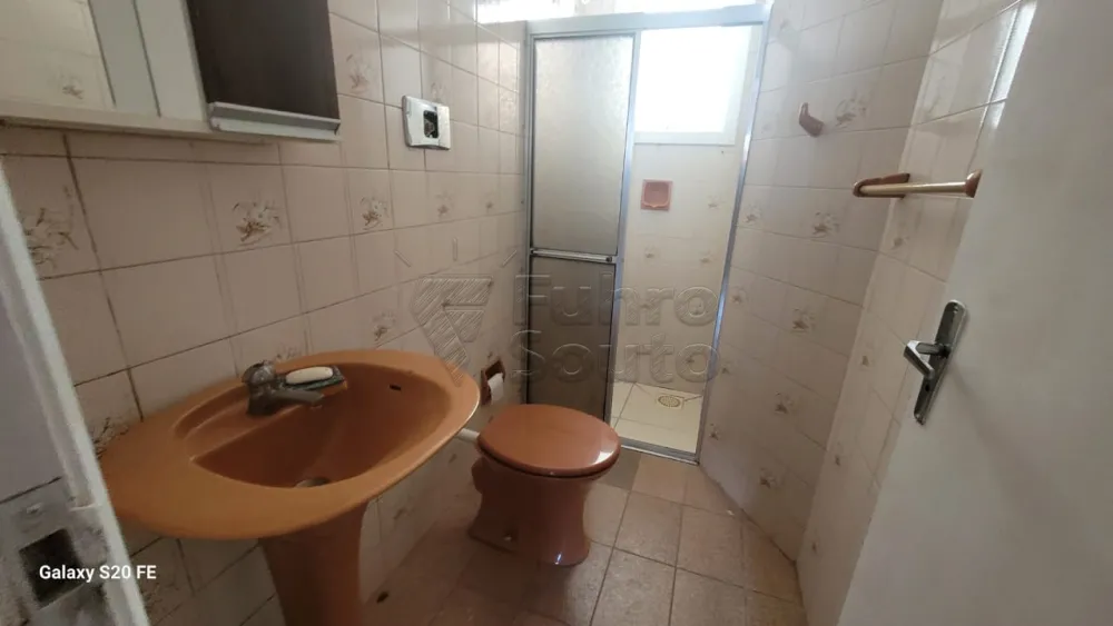 Comprar Apartamento / Padr&atilde;o em Pelotas R$ 220.000,00 - Foto 8