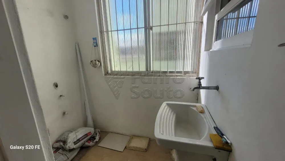 Comprar Apartamento / Padr&atilde;o em Pelotas R$ 220.000,00 - Foto 9