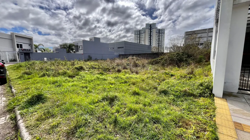 Comprar Terreno / Padr&atilde;o em Pelotas R$ 335.000,00 - Foto 2