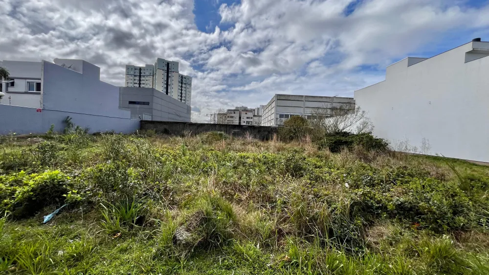 Comprar Terreno / Padr&atilde;o em Pelotas R$ 335.000,00 - Foto 3