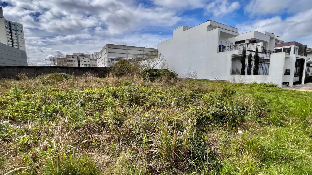 Comprar Terreno / Padr&atilde;o em Pelotas R$ 335.000,00 - Foto 1