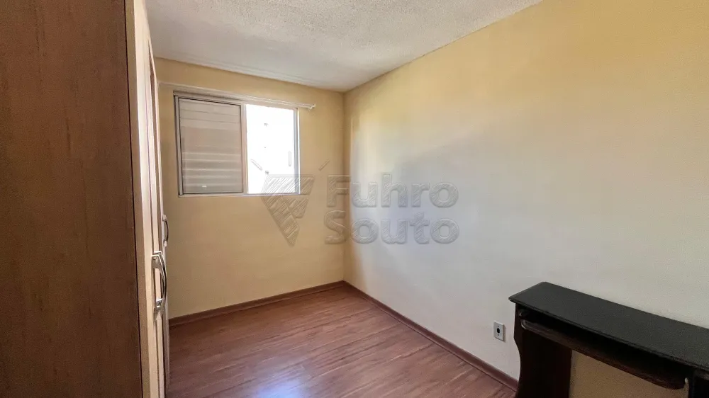 Comprar Apartamento / Padr&atilde;o em Pelotas R$ 160.000,00 - Foto 4