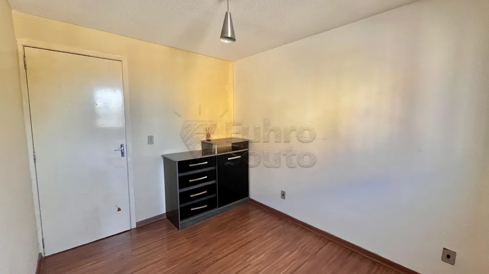 Comprar Apartamento / Padr&atilde;o em Pelotas R$ 160.000,00 - Foto 8