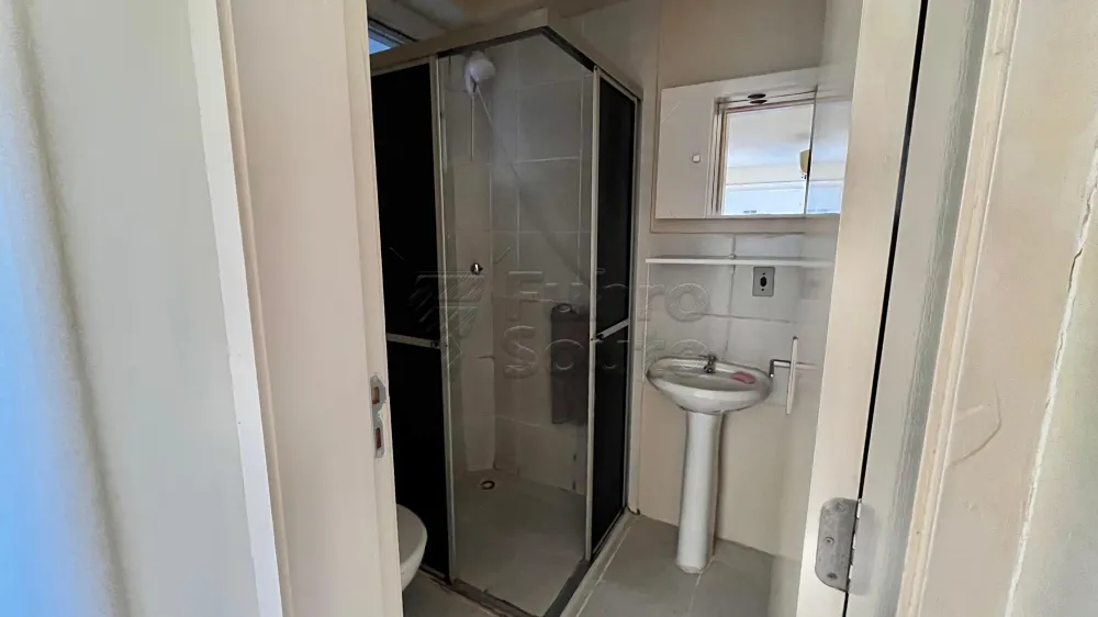 Comprar Apartamento / Padr&atilde;o em Pelotas R$ 160.000,00 - Foto 9