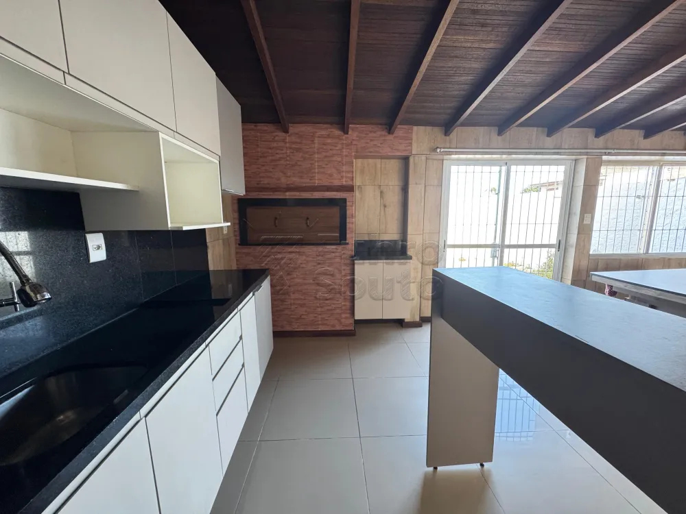 Comprar Casa / Condom&iacute;nio em Pelotas R$ 385.000,00 - Foto 2