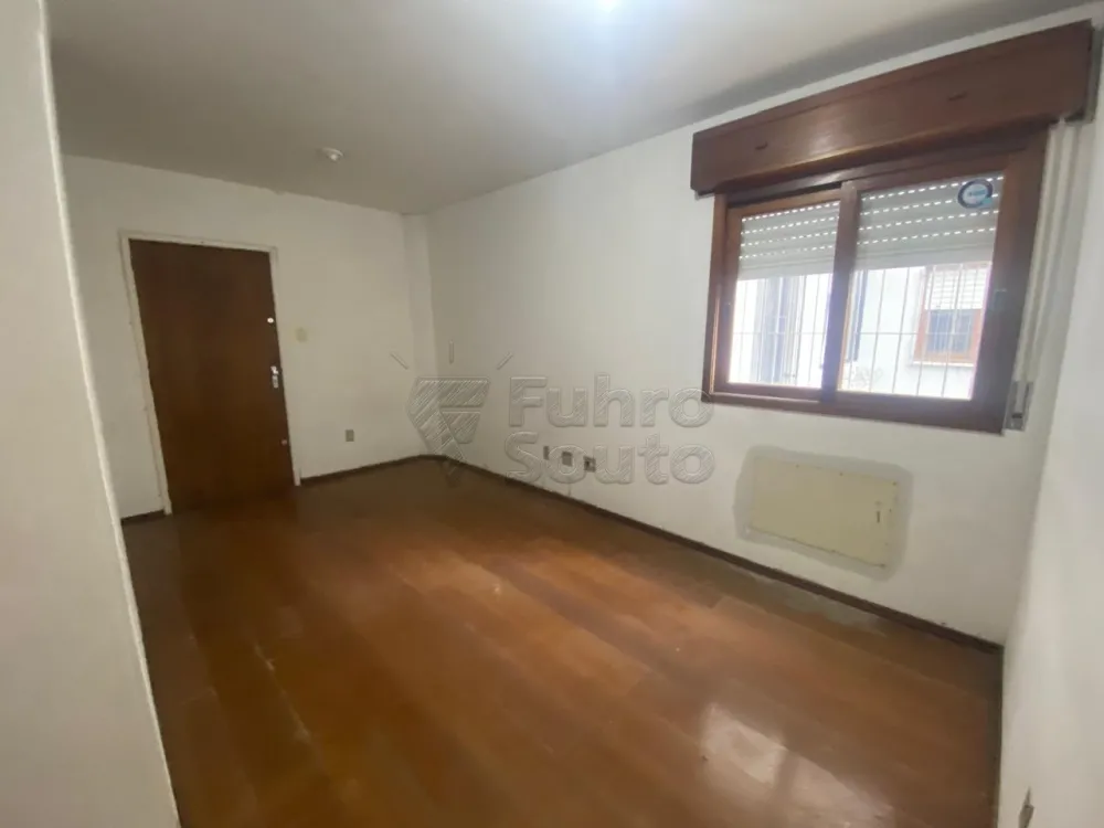 Comprar Apartamento / Padr&atilde;o em Pelotas R$ 230.000,00 - Foto 5