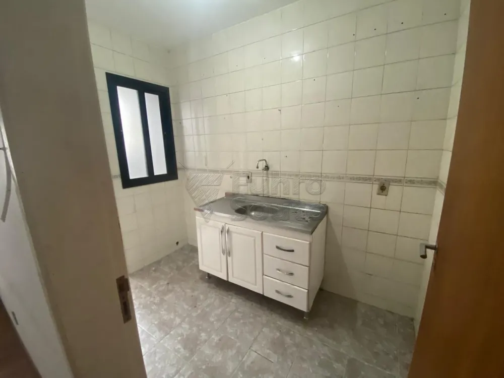 Comprar Apartamento / Padr&atilde;o em Pelotas R$ 230.000,00 - Foto 2