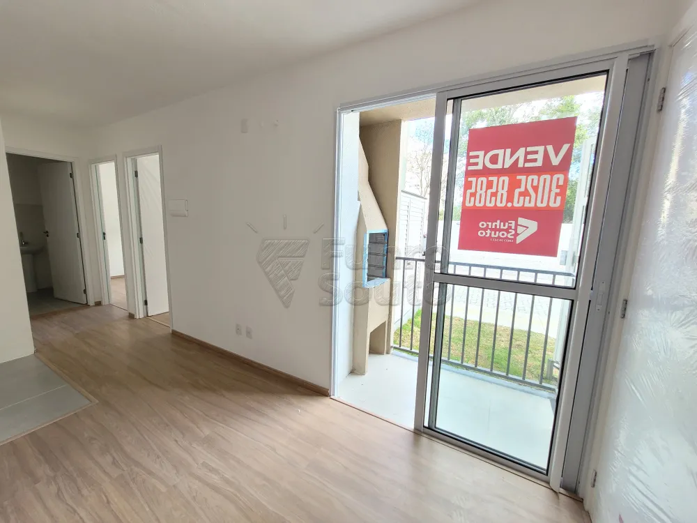 Comprar Apartamento / Padr&atilde;o em Pelotas R$ 245.000,00 - Foto 2