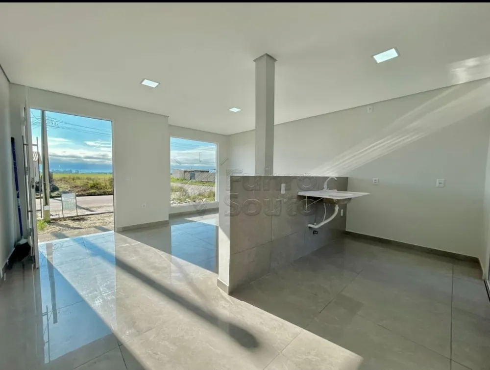 Comprar Casa / Padr&atilde;o em Pelotas R$ 235.000,00 - Foto 2