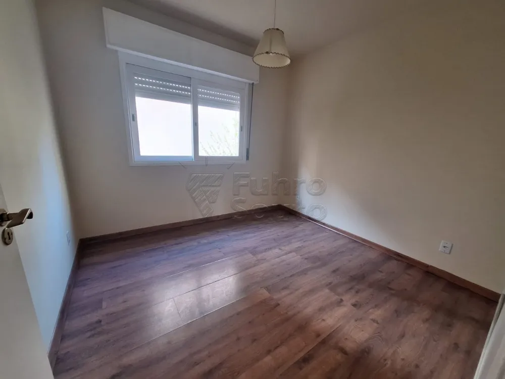 Comprar Apartamento / Padr&atilde;o em Pelotas R$ 330.000,00 - Foto 5