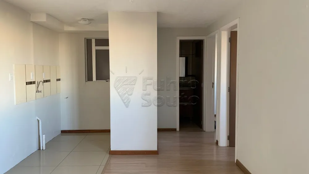 Comprar Apartamento / Padr&atilde;o em Pelotas R$ 160.000,00 - Foto 2
