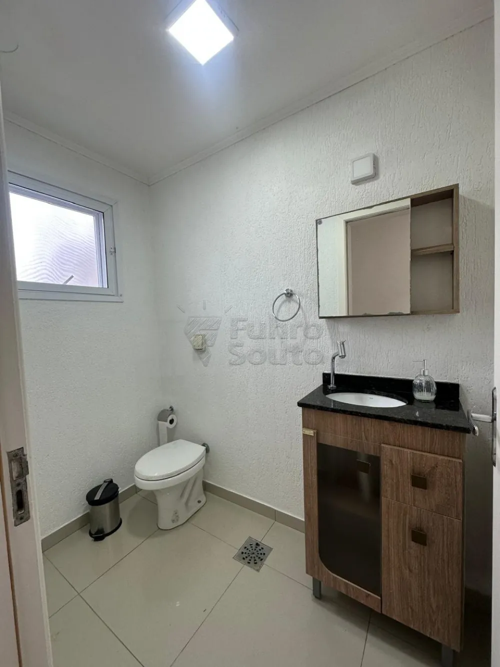 Comprar Casa / Padr&atilde;o em Pelotas R$ 810.000,00 - Foto 8