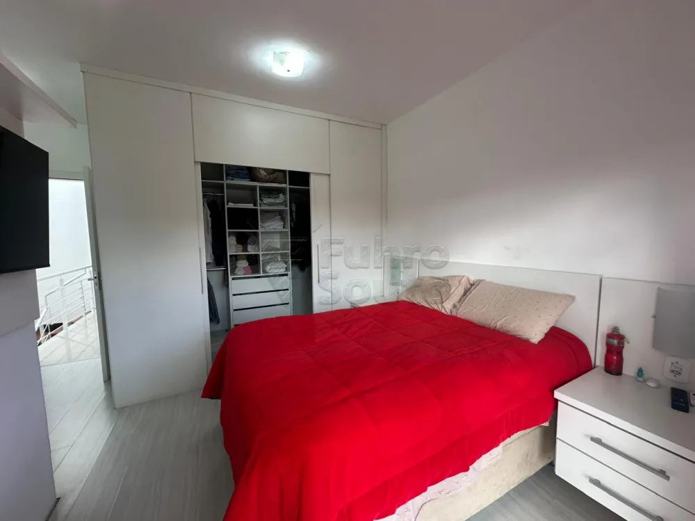 Comprar Casa / Padr&atilde;o em Pelotas R$ 810.000,00 - Foto 5