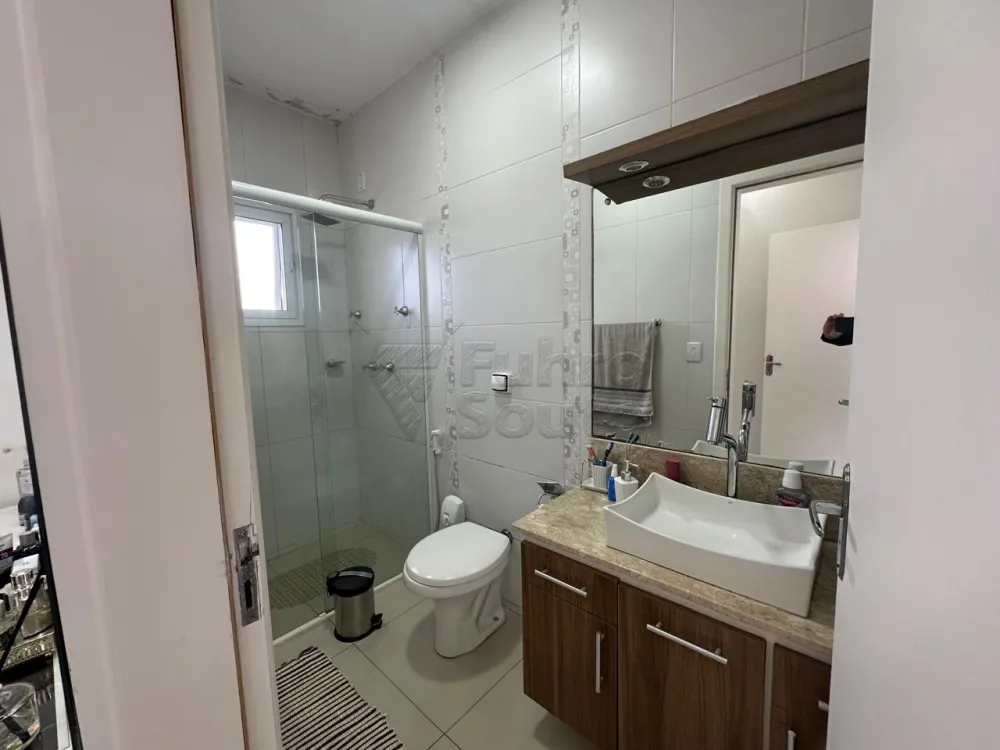 Comprar Casa / Padr&atilde;o em Pelotas R$ 810.000,00 - Foto 10