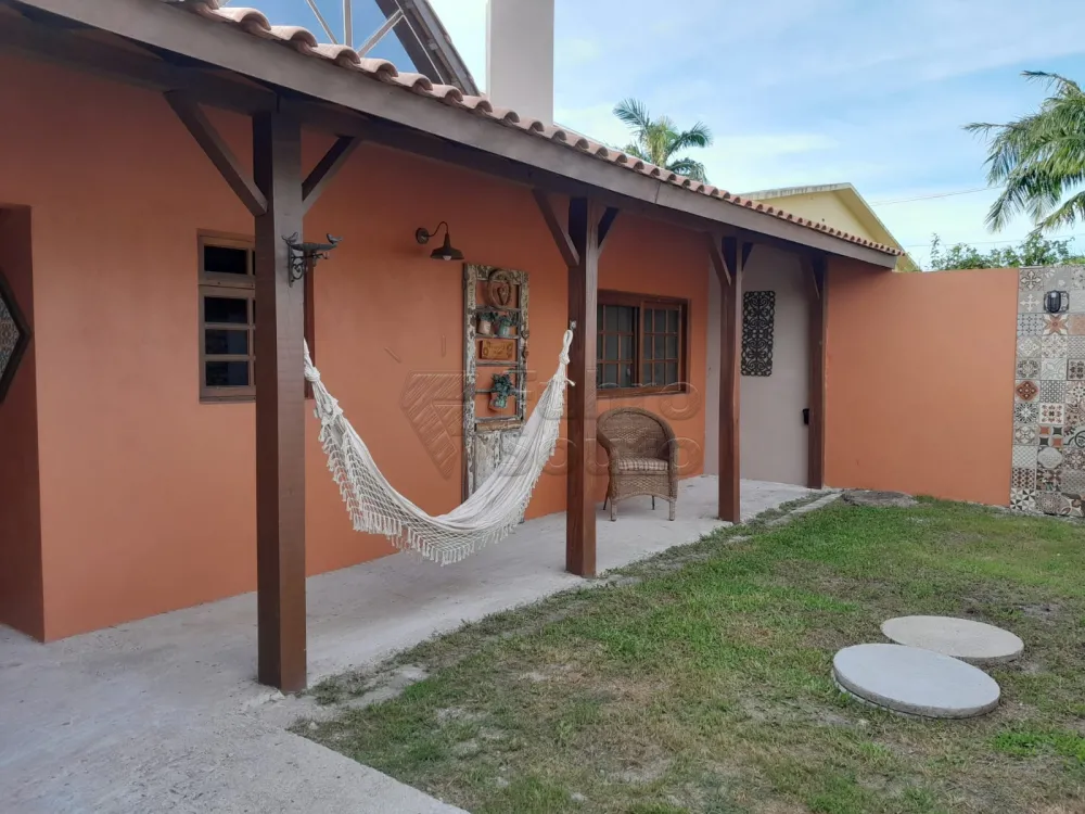 Comprar Casa / Padr&atilde;o em Pelotas R$ 480.000,00 - Foto 5