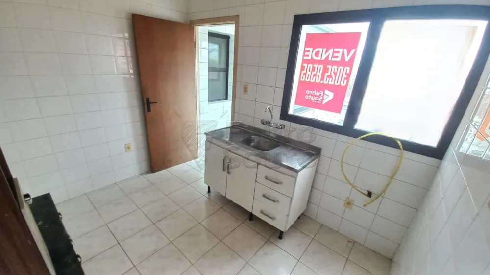 Comprar Apartamento / Padr&atilde;o em Pelotas R$ 270.000,00 - Foto 4