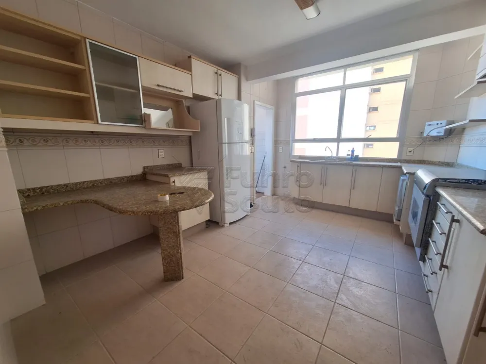 Comprar Apartamento / Padr&atilde;o em Pelotas R$ 395.000,00 - Foto 3