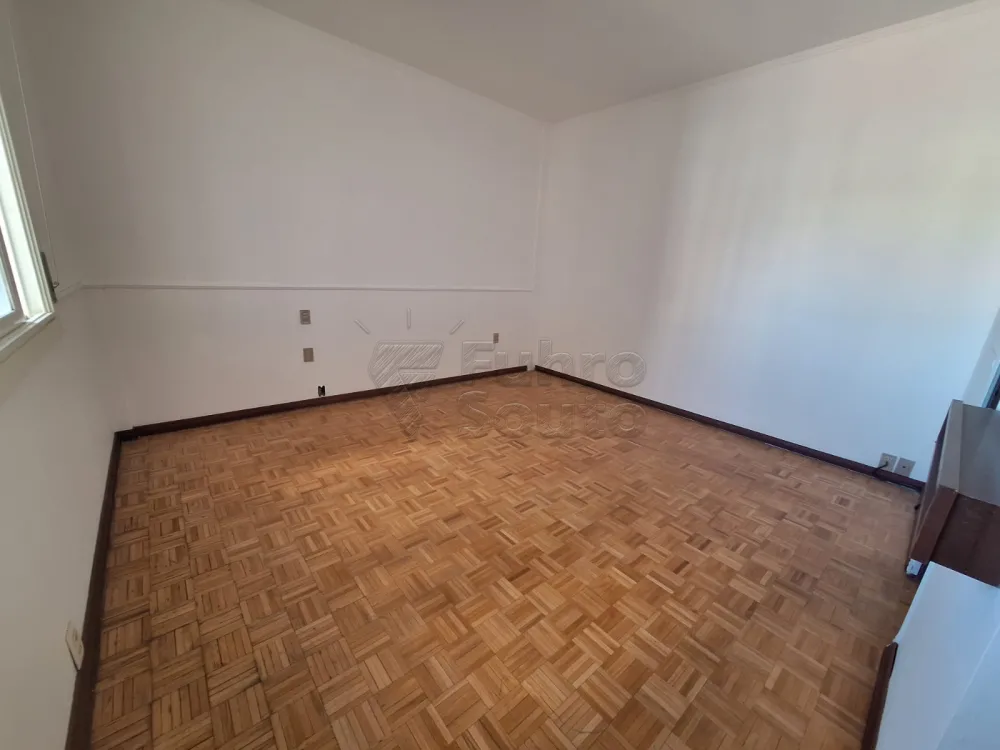 Comprar Apartamento / Padr&atilde;o em Pelotas R$ 395.000,00 - Foto 5