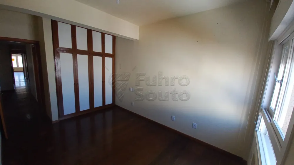 Comprar Apartamento / Padr&atilde;o em Pelotas R$ 650.000,00 - Foto 8