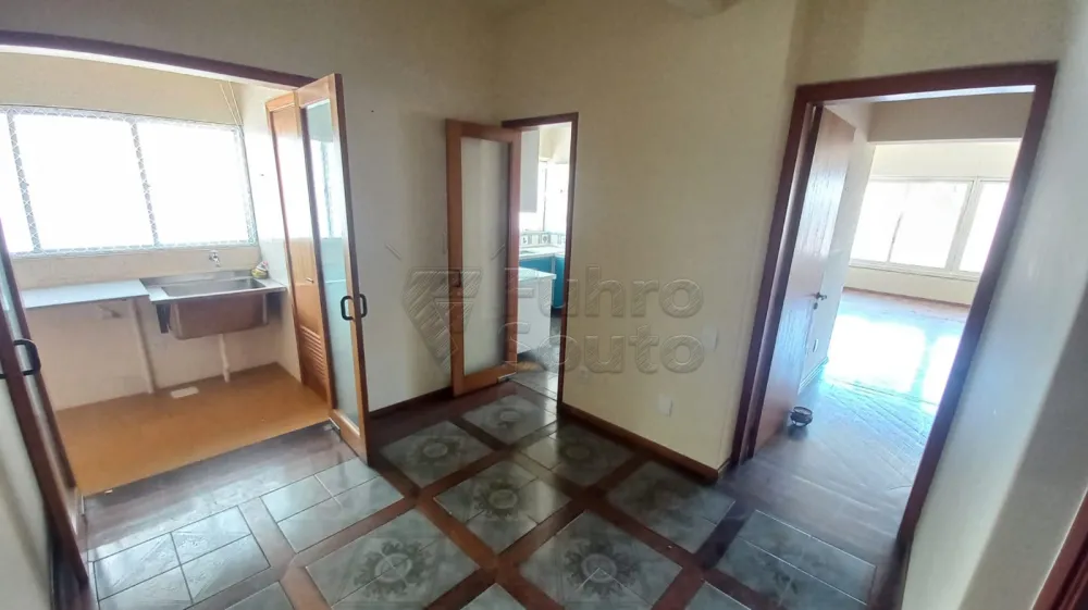 Comprar Apartamento / Padr&atilde;o em Pelotas R$ 650.000,00 - Foto 4
